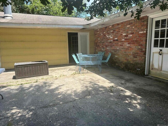 Building Photo - 10549 Shermoor Dr