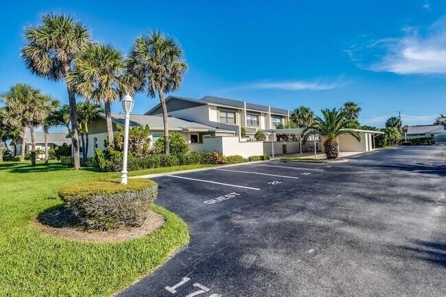 Foto del edificio - Beautiful Townhome Walking Distance to the...