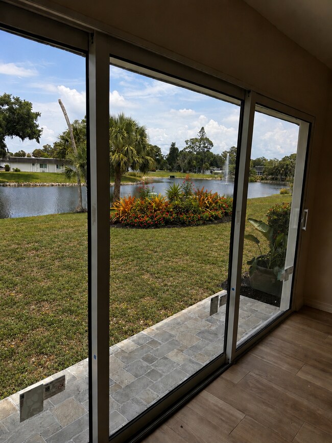 Foto del edificio - 3909 Glen Oaks Dr E