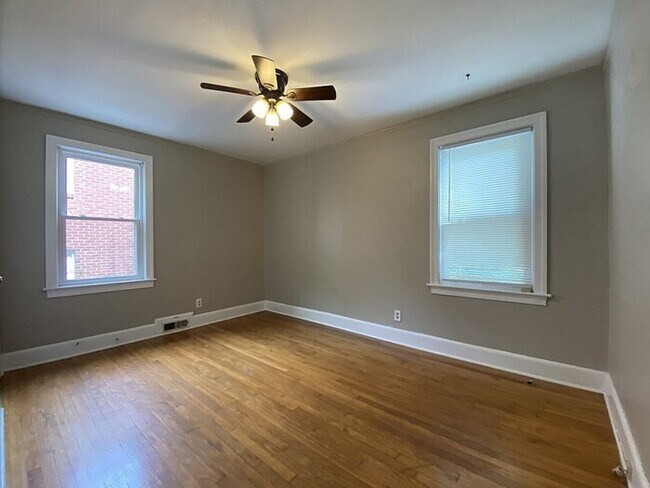 Building Photo - Short Term / Spring Semester Rental 224 S....