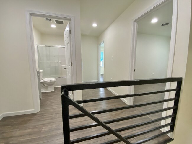 Foto del edificio - 738 Bloom Rd