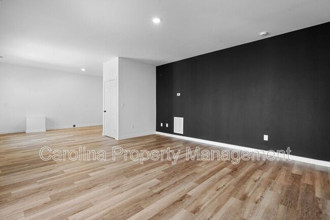 Foto del edificio - 115 Brentwood Dr