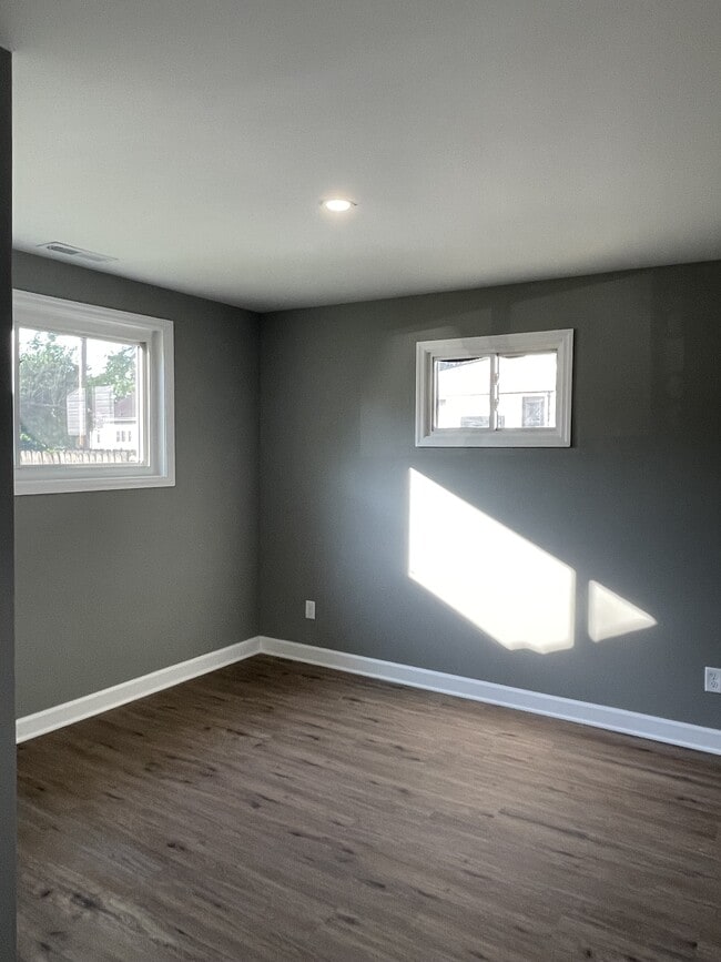 Building Photo - 1105 N Orchard Knob Ave