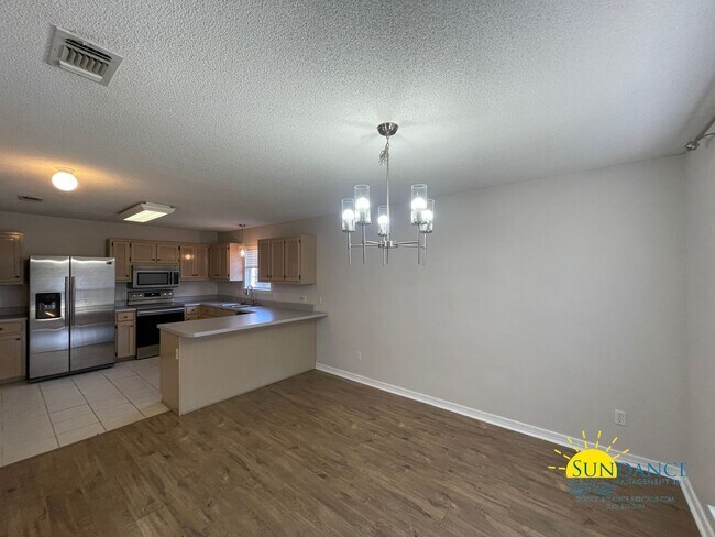 Foto del edificio - Prime Location and Stunning 4 Bedroom Home with Solar!