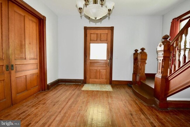 Building Photo - 205 Oakley St