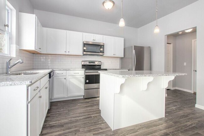 Building Photo - 1860 Bluff Ridge Ct