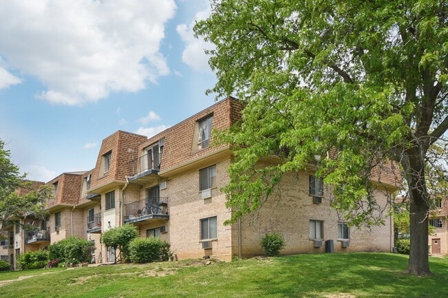 Building Photo - 226 Shorewood Dr