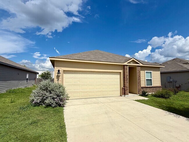 Building Photo - 1-Story 3 Bedroom 2 Bathrooms Home in Hori...