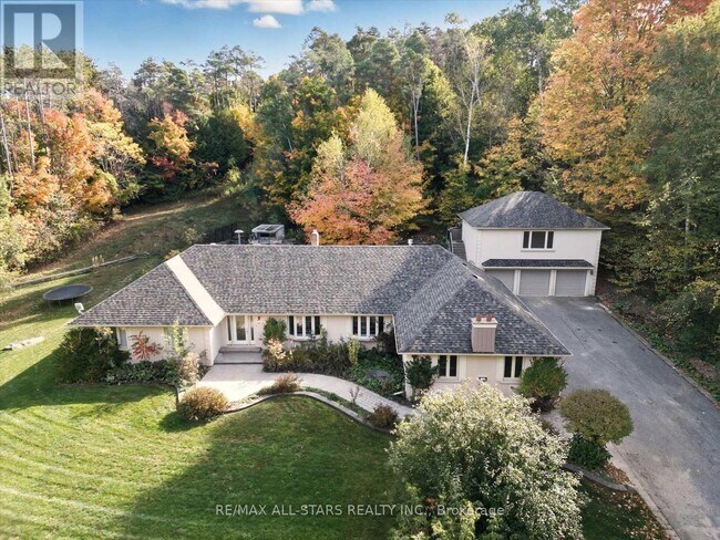 Building Photo - 40 Algonquin Forest Dr