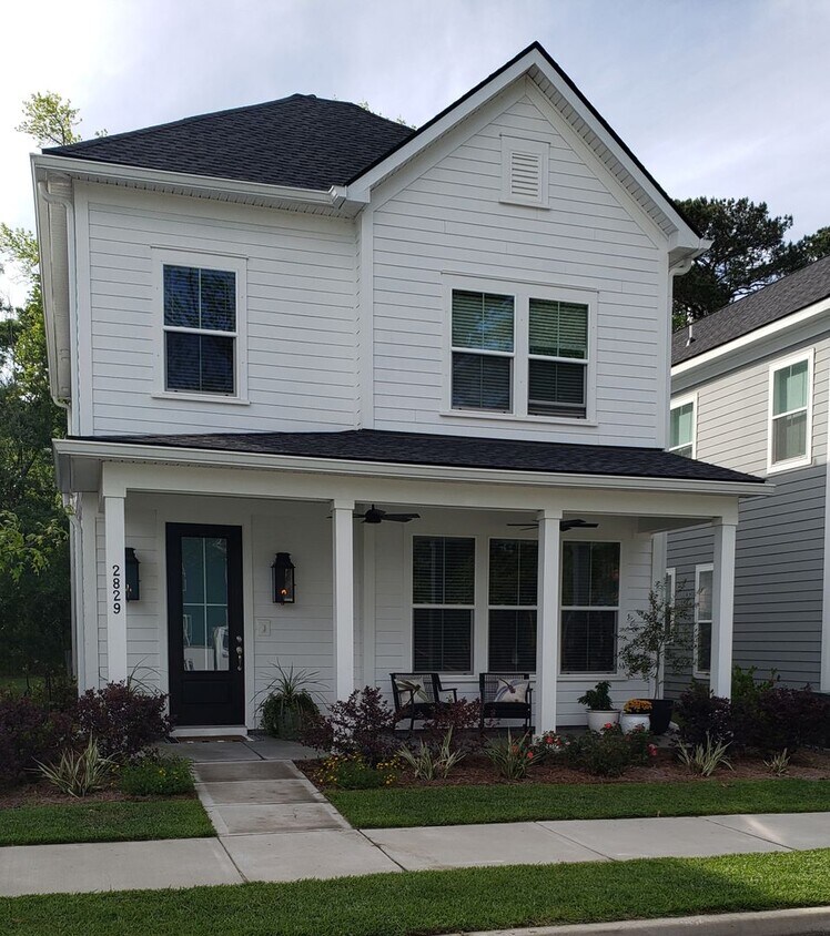 Foto principal - Lakeside Serenity Meets Lowcountry Charm!
