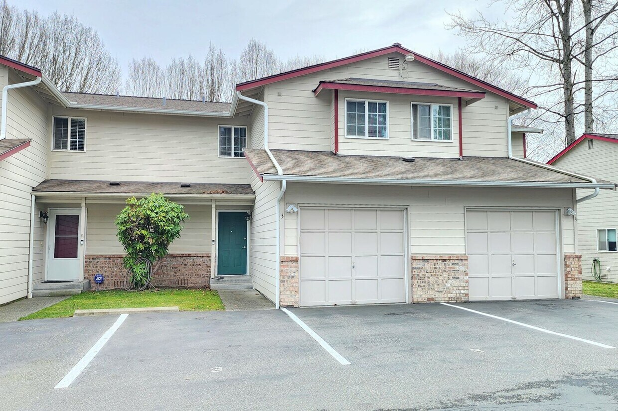 Everett Townhome / 2 Bedroom / 2.5 Baths - Everett Townhome / 2 Bedroom  / 2.5 Baths