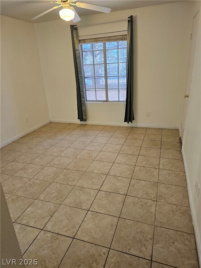 Foto del edificio - 2200 S Fort Apache Rd