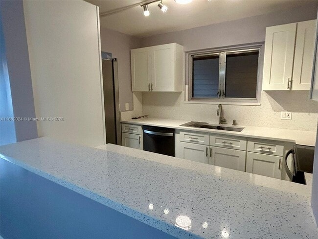 Foto del edificio - 394 N Laurel Dr