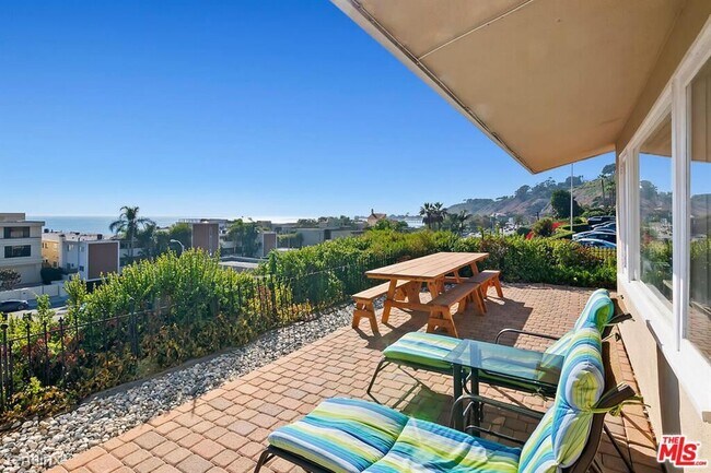 Building Photo - 1 br, 1 bath Condo - 22609 Pacific Coast H...