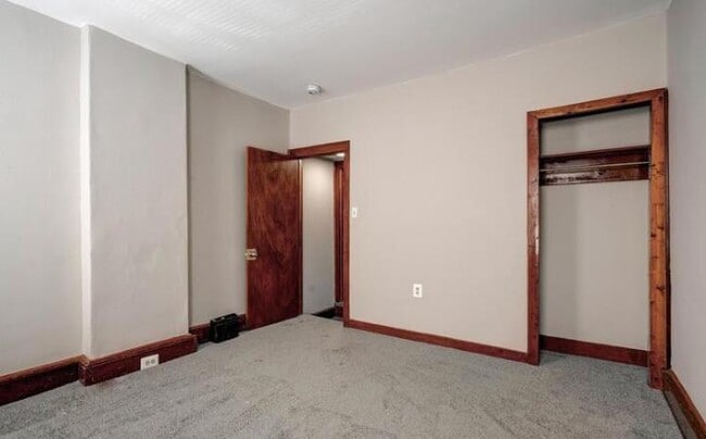 Building Photo - 833 Spruce St
