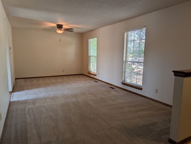 Building Photo - 3028 Deliverance Dr
