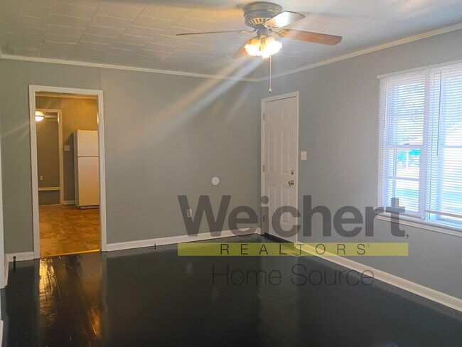 Foto del edificio - Quality finishes and adaptable design in a desirable location