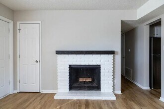 Building Photo - 5301 SW 15th Ct