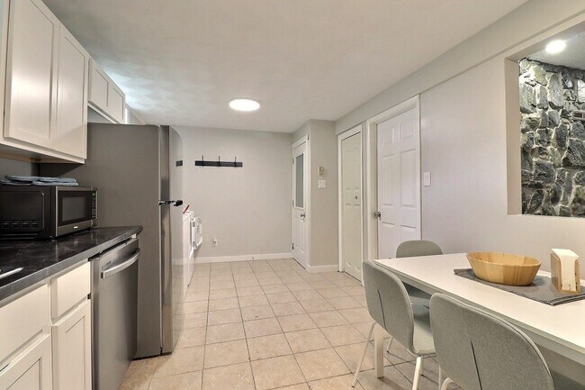 Photo du bâtiment - 5 Scarborough Ave