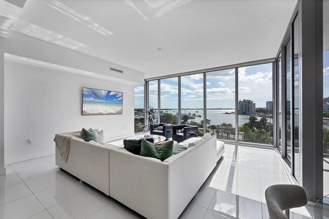 Building Photo - 1155 N Gulfstream Ave