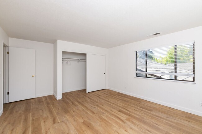 Foto del edificio - 2 Bed 1.5 Bath Condo with Garage in Santa Cruz