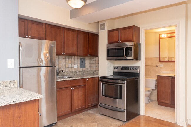 Foto del edificio - 4180 N Marine Dr