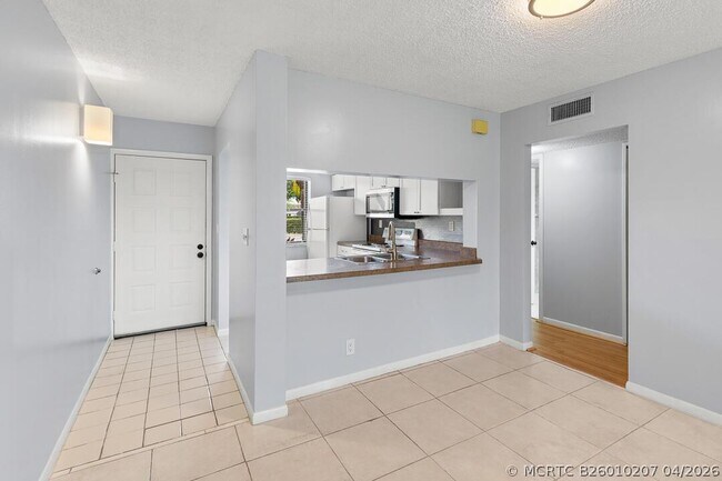 Foto del edificio - 12962 Briarlake Dr