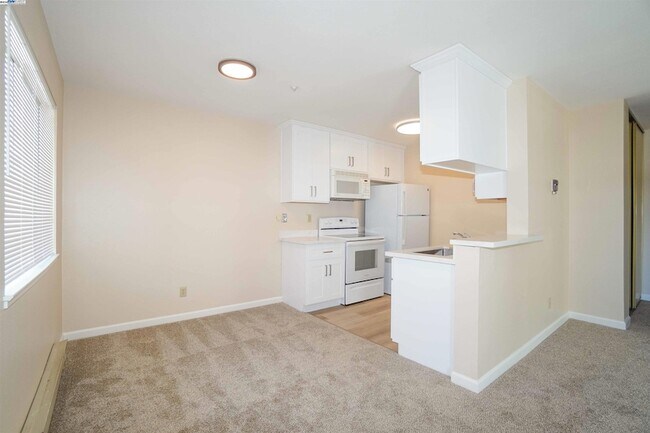 Foto del edificio - 3670 Silver Oaks Way