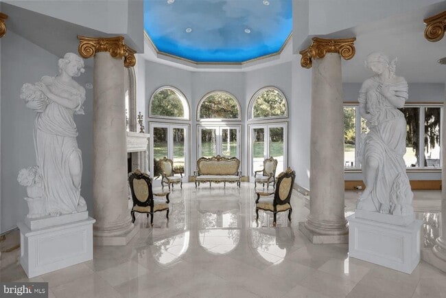 Building Photo - 636 S New York Rd