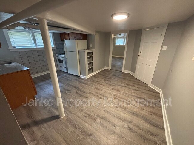 Foto del edificio - 5911 W Huron St