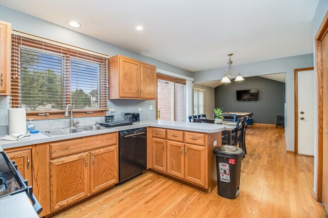 Foto del edificio - 8057 Mason Ln