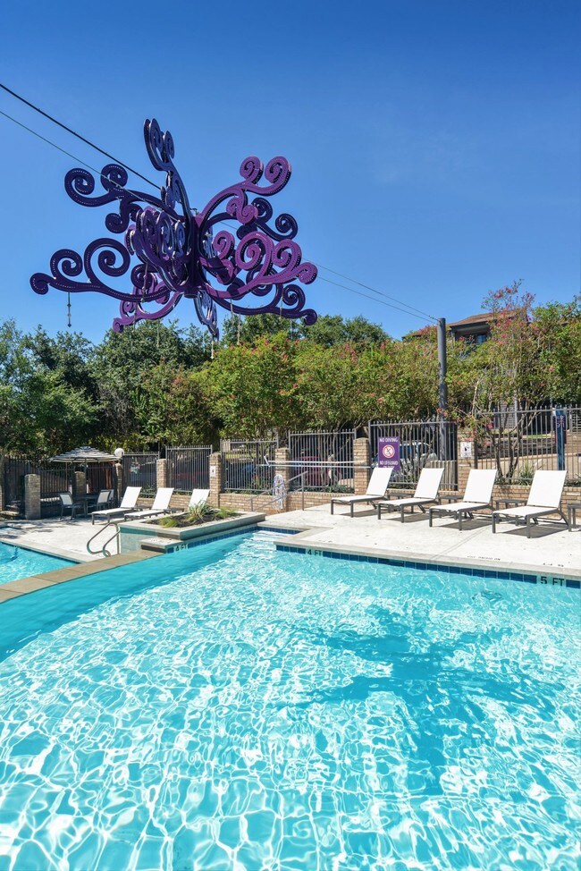 Chandelier Apartments 2336 Douglas St Austin, TX