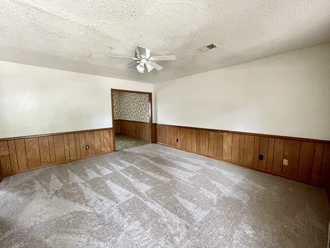 Building Photo - 3908 Persimmon St