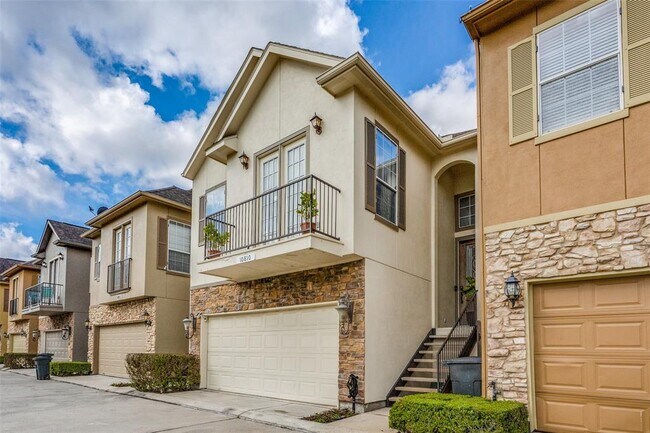 Building Photo - 10810 Almeda Park Dr