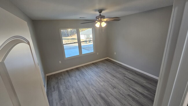 Building Photo - 210 White Eagle Trl