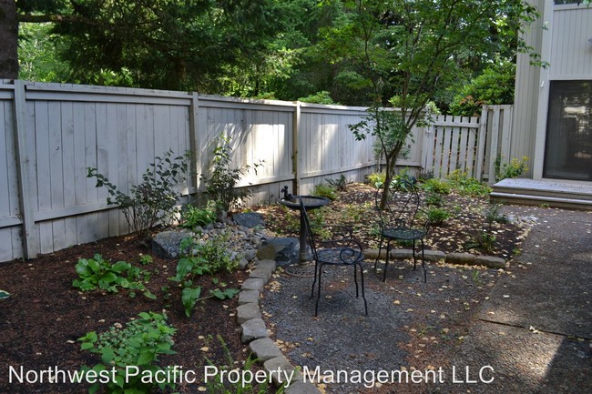 Building Photo - 3 br, 2 bath House - 6615 Fairway Ave SE