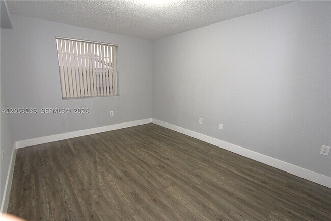 Foto del edificio - 2803 N Oakland Forest Dr