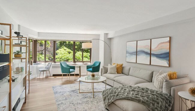 Foto del edificio - 1300 N Lake Shore Dr