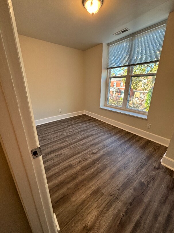 Building Photo - **MOVE IN BONUS** Charming 2-Bedroom/1-Bat...
