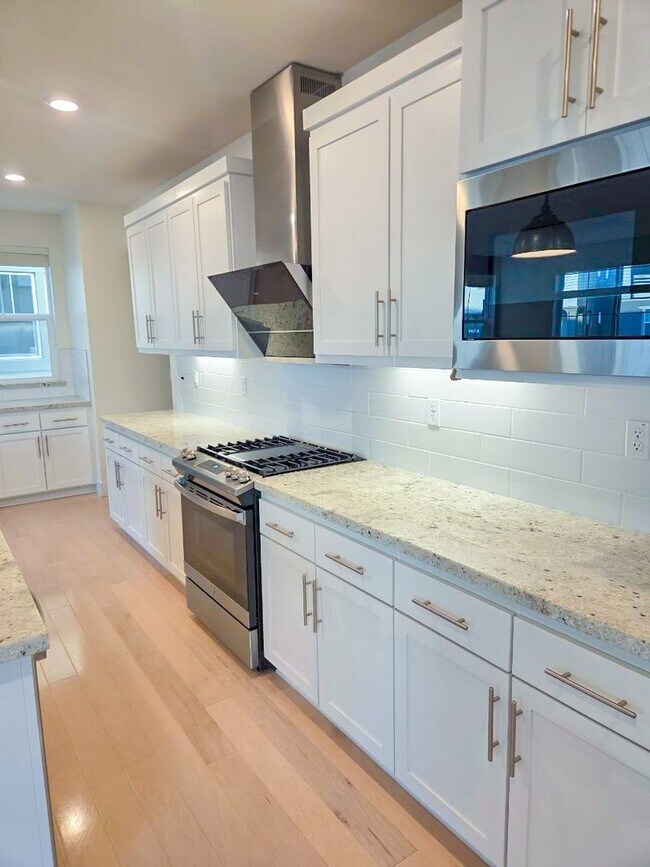 Foto del edificio - Charming 4 bed, 4.5 bath townhome
