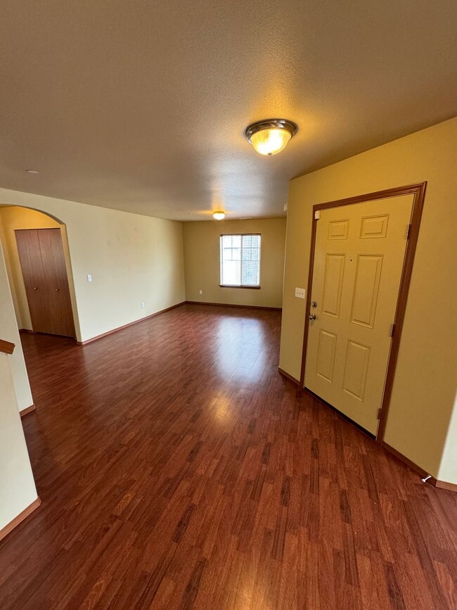 Building Photo - 1190 Swan Loop