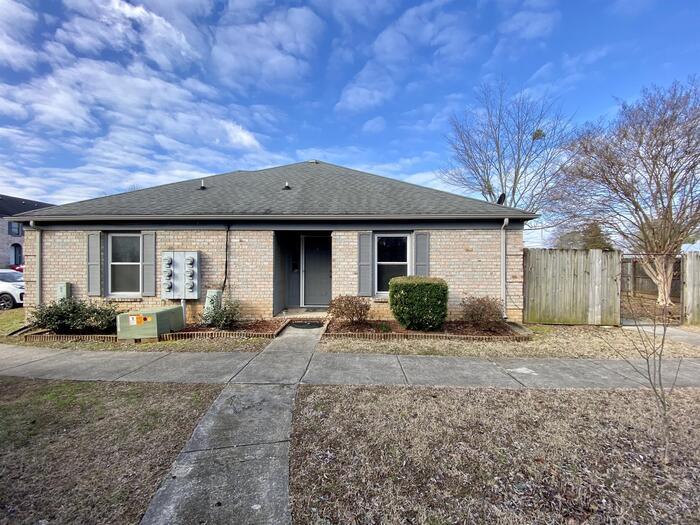 Primary Photo - 240 Marinawoods Dr SE