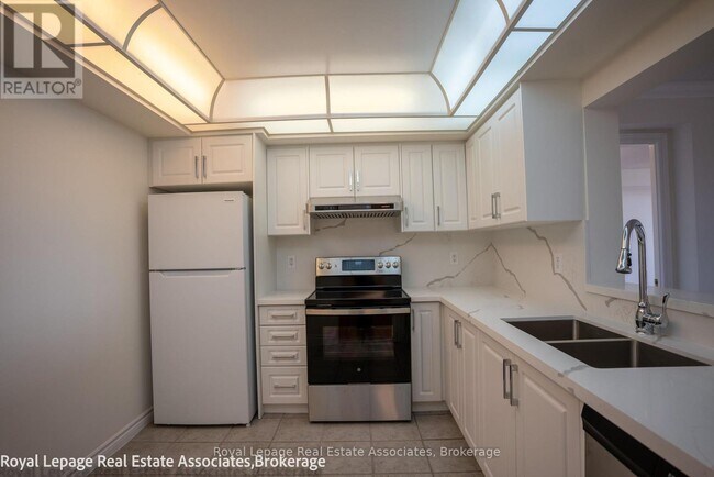 Building Photo - 228 Bonis Ave
