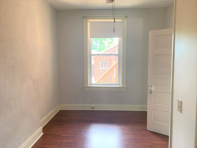 Foto del edificio - 1077 S Taylor Ave