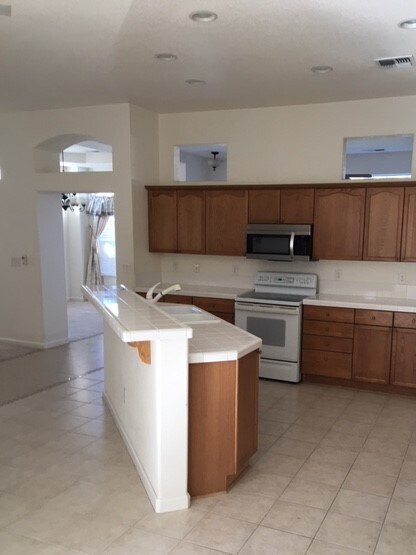 Building Photo - Double Diamond Single Story for rent