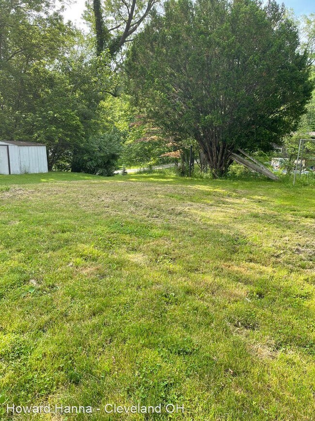 Building Photo - 3 br, 1 bath House - 129 Hiler St.