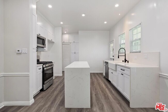 Foto del edificio - 9342 W Olympic Blvd