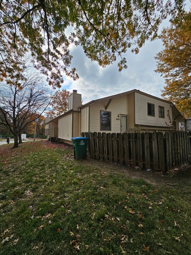 Building Photo - 9039 E 85th Ter