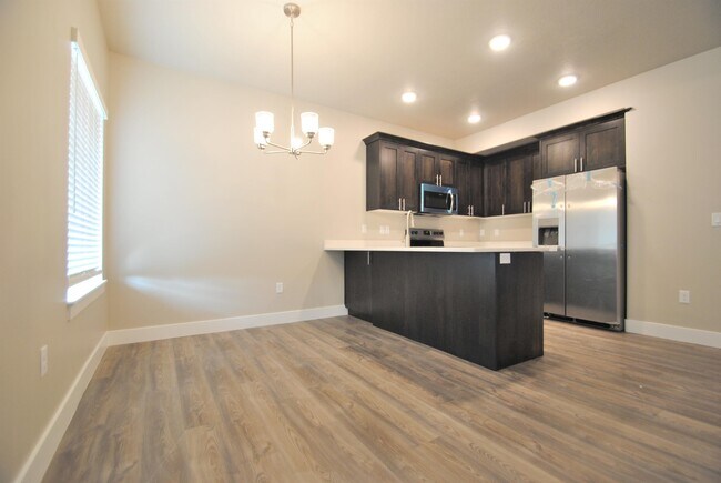 Foto del edificio - 670 N Fairfield Rd