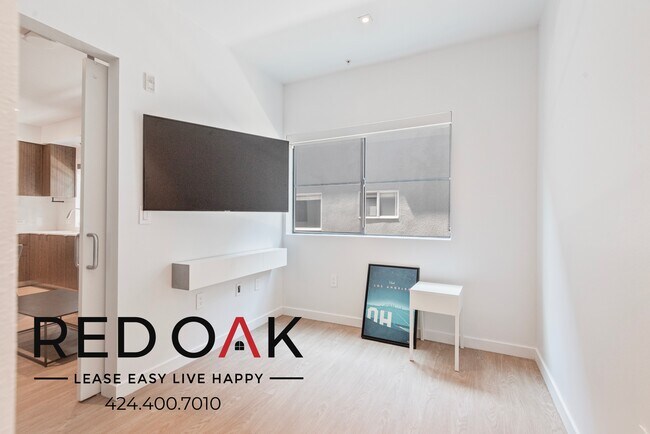 Foto del edificio - 11649 Mayfield Ave